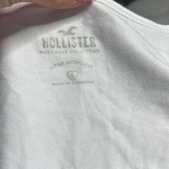 Hollister White Scoop Neck Women's Top size small - Picture 2 of 6